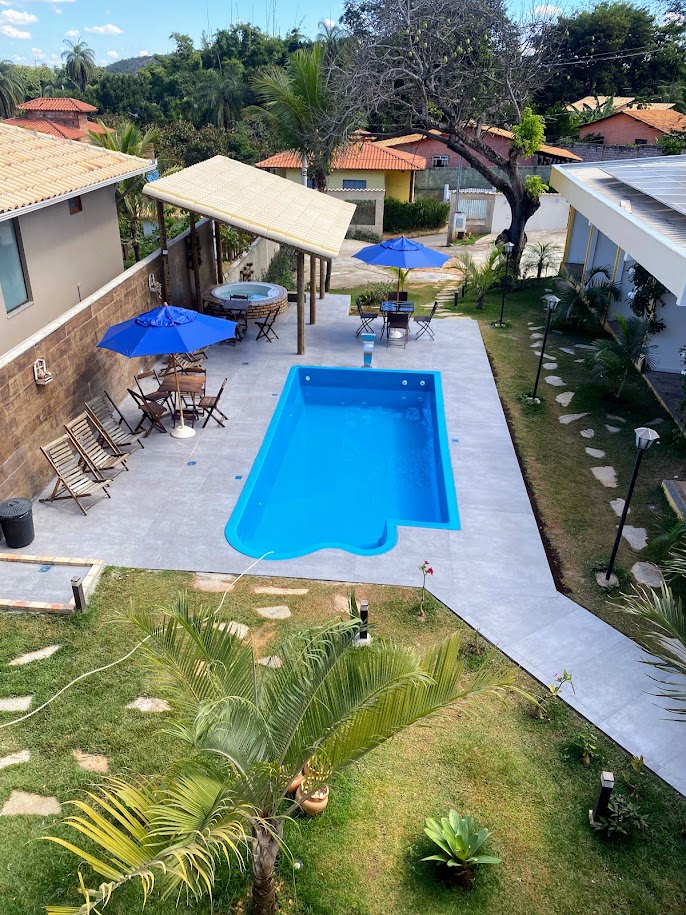 Área de lazer com piscina